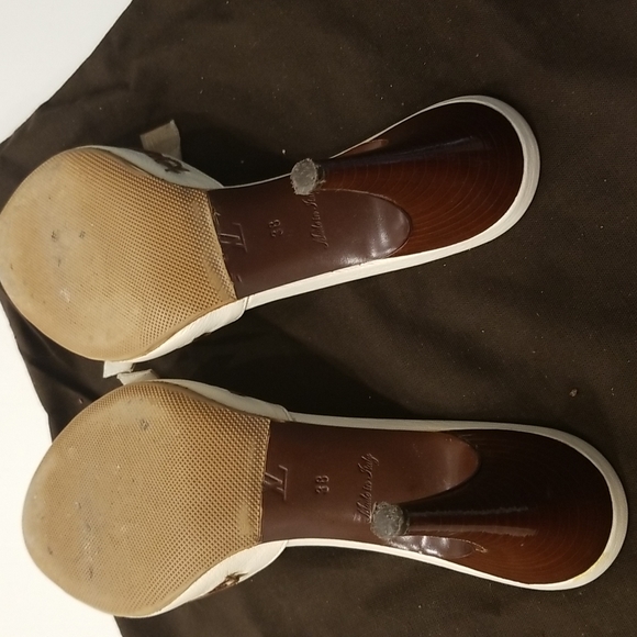 Louis Vuitton Cream Leather Sandals size 7.5 US - Picture 4 of 9
